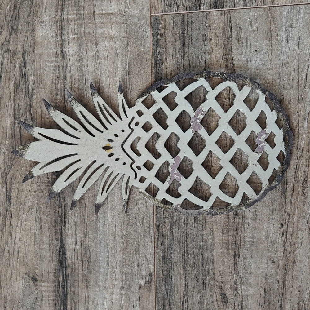 GUC Metal pineapple wall decor